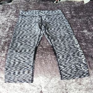 Calvin Klein Performance size XL capri workout pants